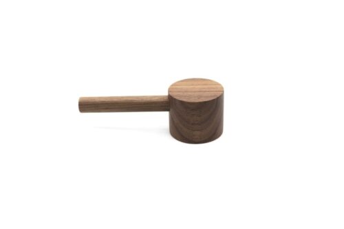 Juglans pomo