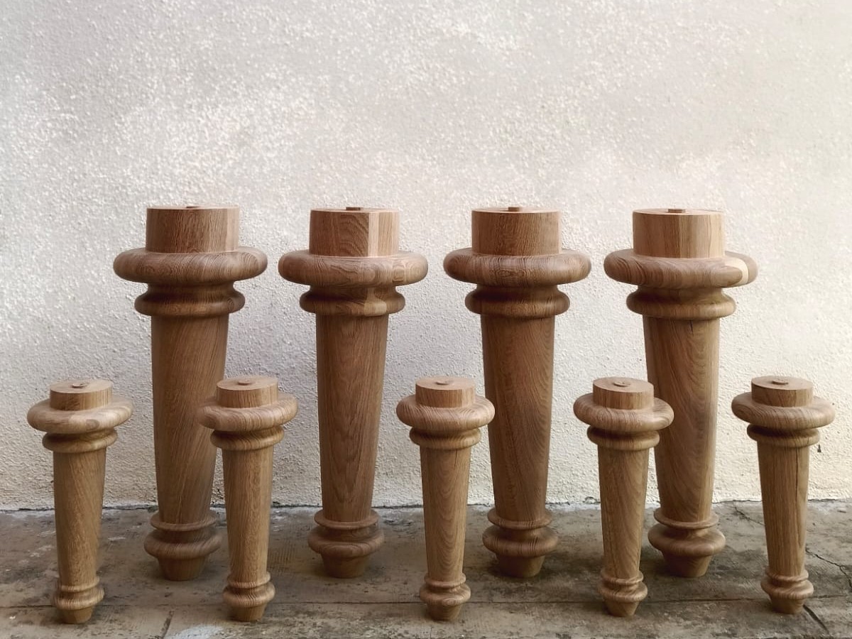 peus de taula de fusta