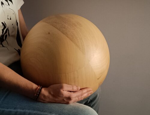 Fabricación de esferas de madera para diseño e interiorismo